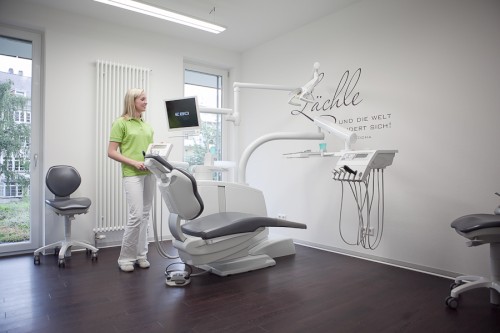 Zahnarzt Karlsruhe Praxis Behandlung